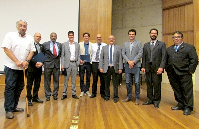 Os novos afiliados e os participantes da cerimônia de diplomação