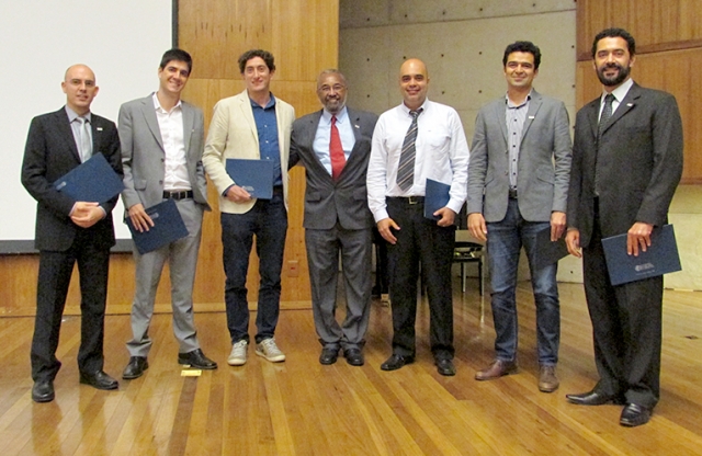 Os novos afiliados e o vice-presidente da Regional São Paulo, Oswaldo Luiz Alves