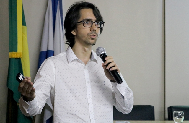 Augusto Teixeira (IMPA) em sua apresentação