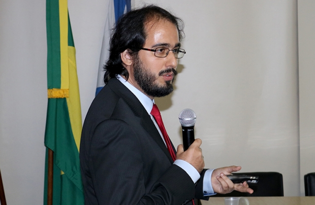 Gabriel Denicol (UFF) em sua apresentação