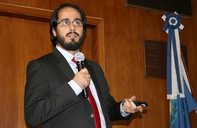 Gabriel Denicol (UFF) em sua apresentação