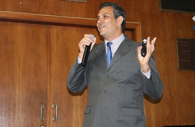 Pierre Esteves (Membro Afiliado da ABC 2008-2012) em sua apresentação