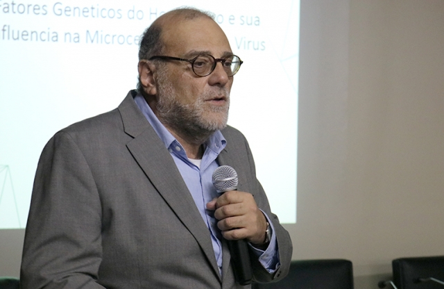 Amilcar Tanuri (Membro Titular da ABC) em sua apresentação